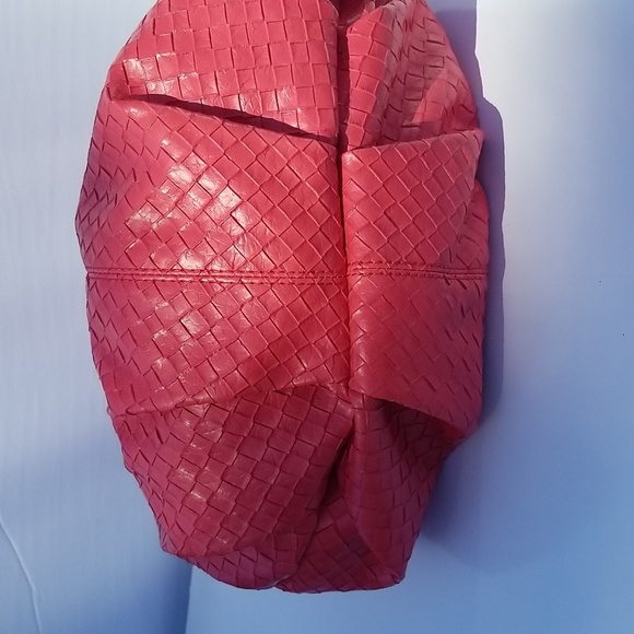 Simply Vera Coral Woven Leather Handbag - Picture 7 of 10